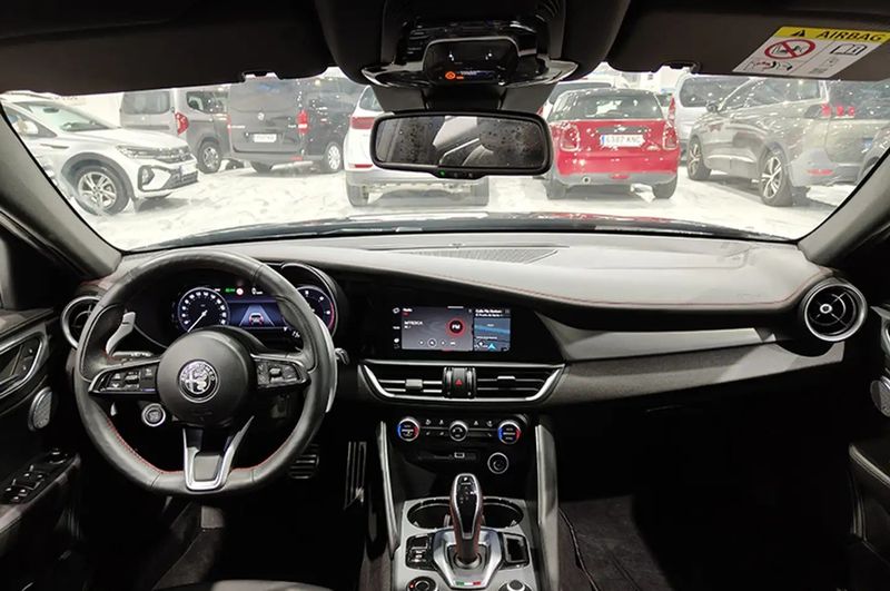Alfa Romeo Giulia • 2024 • 17,615 km 6