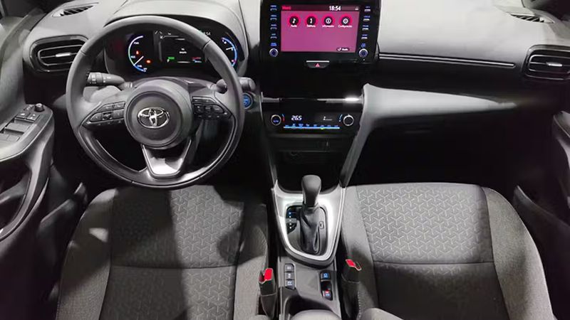 Toyota Yaris • 2023 • 8,944 km 3