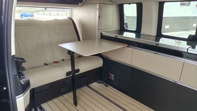 Mercedes-Benz Sprinter • 2019 • 76,030 km 9