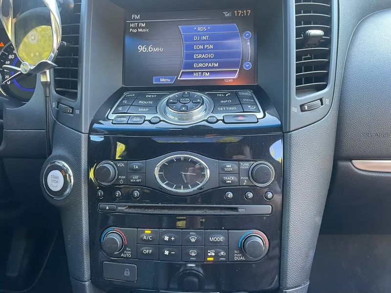 Infiniti QX70 • 2015 • 192,000 km 13