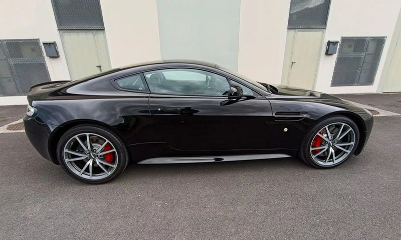 Aston Martin V8 Vantage • 2017 • 12,000 km 3