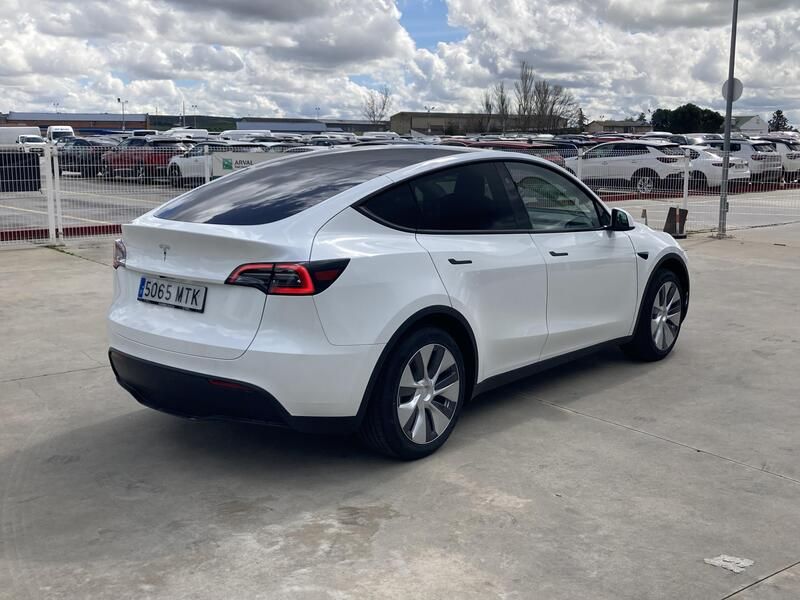 Tesla Model Y • 2024 • 2,458 km 6