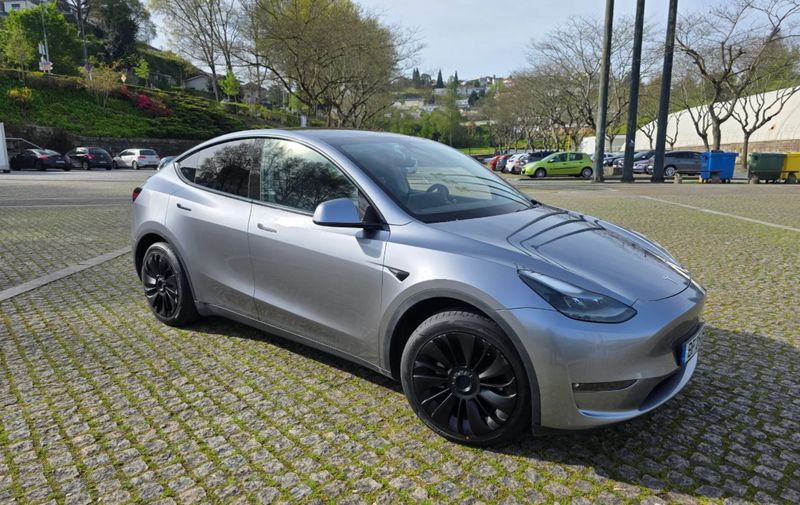 Tesla Model Y • 2023 • 37,776 km 2