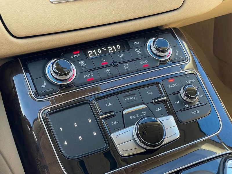 Audi A8 • 2011 • 138,200 km 13