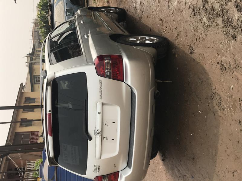 Toyota 4 Runner Limited • 2006 • 156,500 km 2