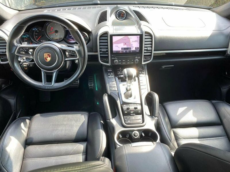 Porsche Cayenne • 2017 • 70,000 km 4