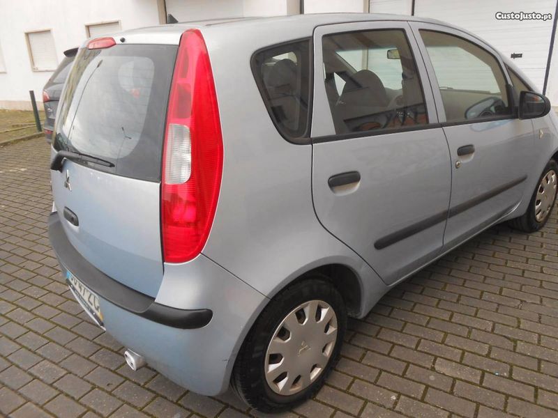 Mitsubishi Colt • 2005 • 180,000 km 4