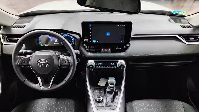 Toyota RAV4 • 2024 • 14,793 km 8