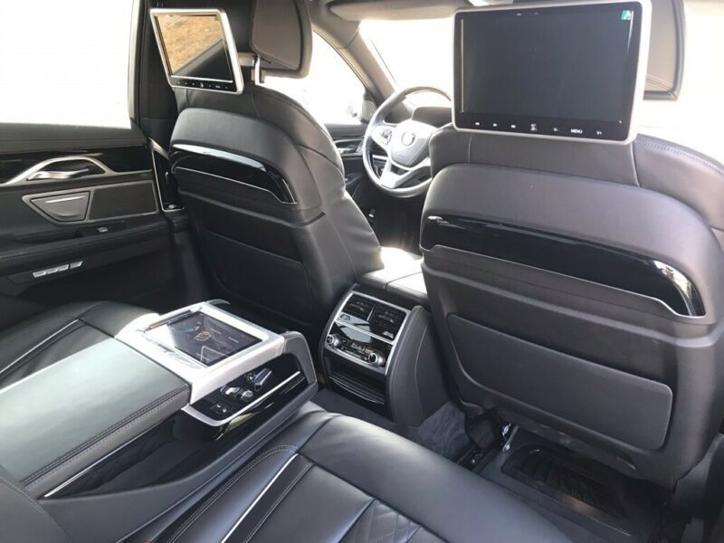 BMW 7 • 2016 • 80,786 km 3