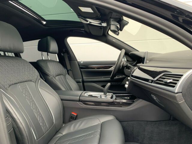 BMW 7 • 2020 • 40,000 km 2