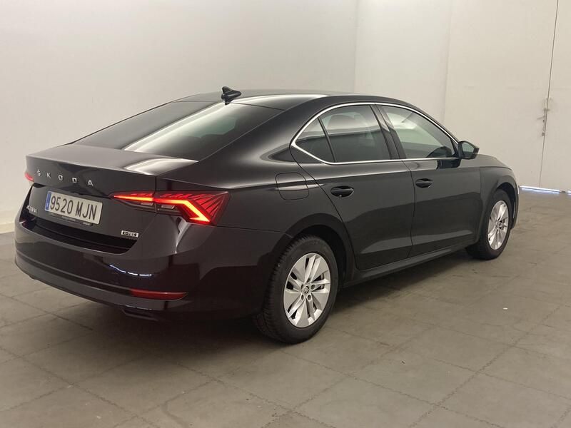 Škoda Octavia • 2023 • 78,186 km 5