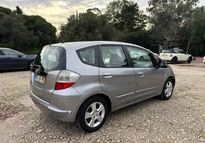 Honda Jazz • 2010 • 63,000 km 3