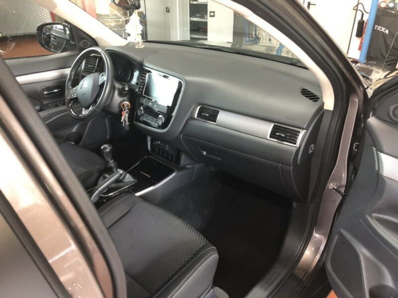 Mitsubishi Outlander • 2018 • 79,280 km 6
