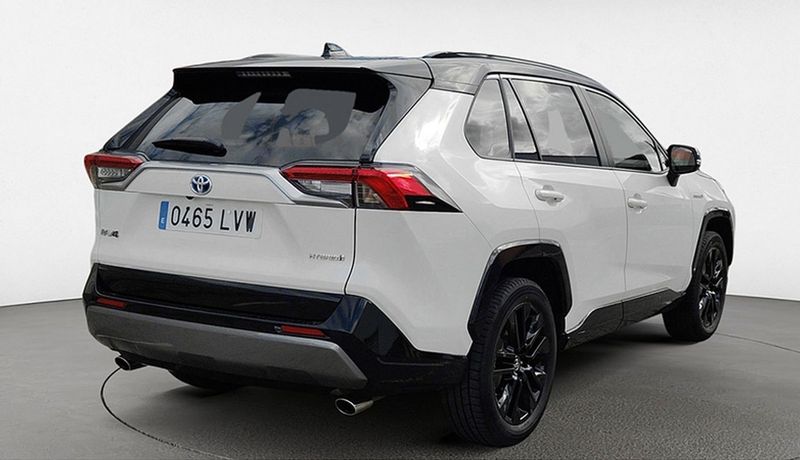 Toyota RAV4 • 2022 • 95,000 km 3