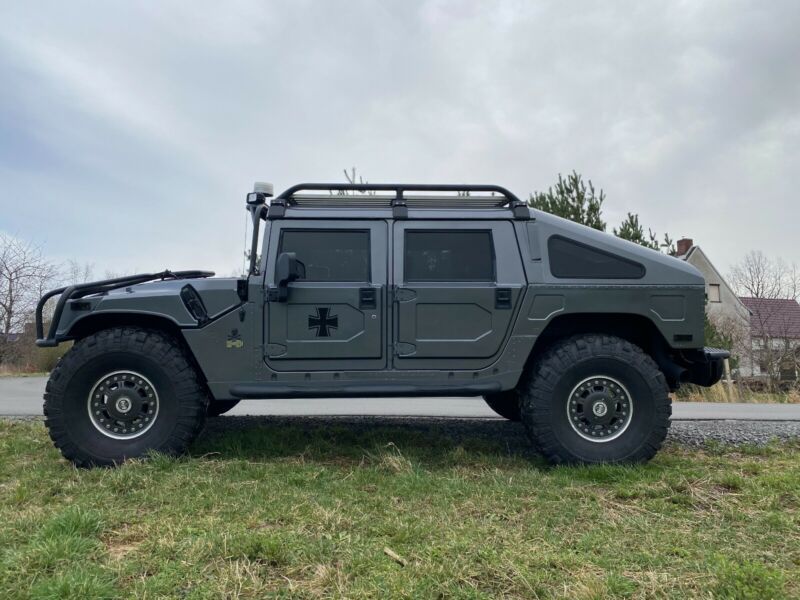 Hummer H1 • 2006 • 108,300 km 1