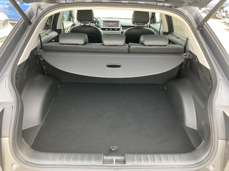 Hyundai Ioniq Electric • 2023 • 15,364 km 16