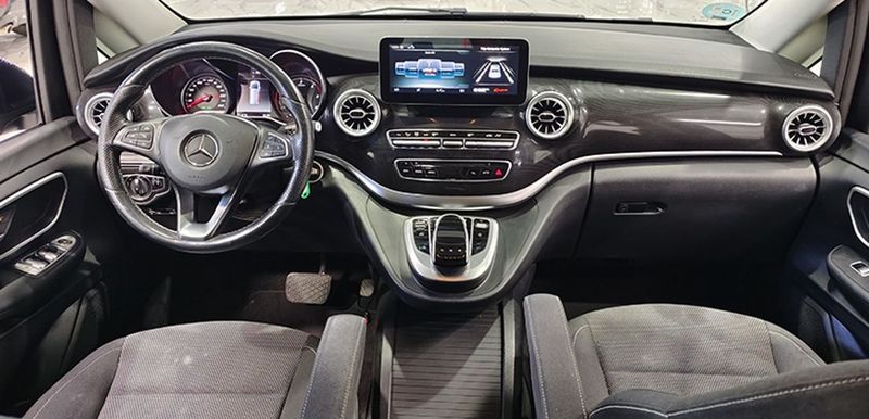 Mercedes-Benz 210 Van • 2018 • 119,731 km 9