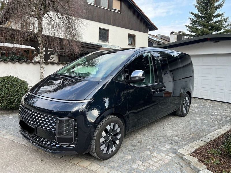 Hyundai Santa Fe • 2022 • 17,800 km 1