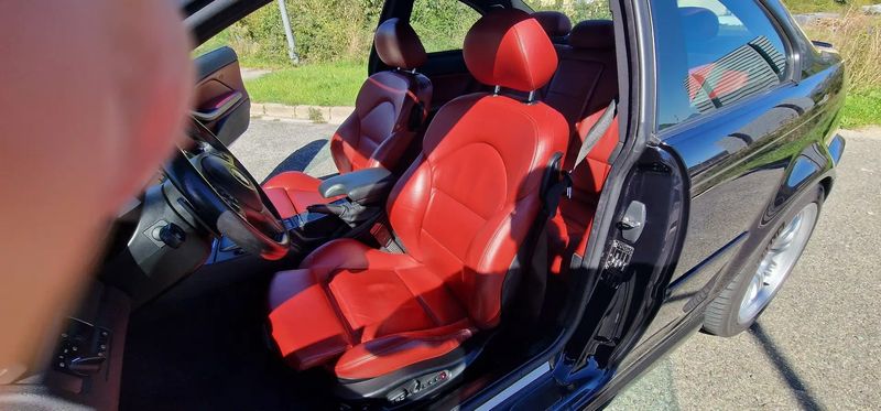 BMW M3 • 2004 • 186,000 km 2