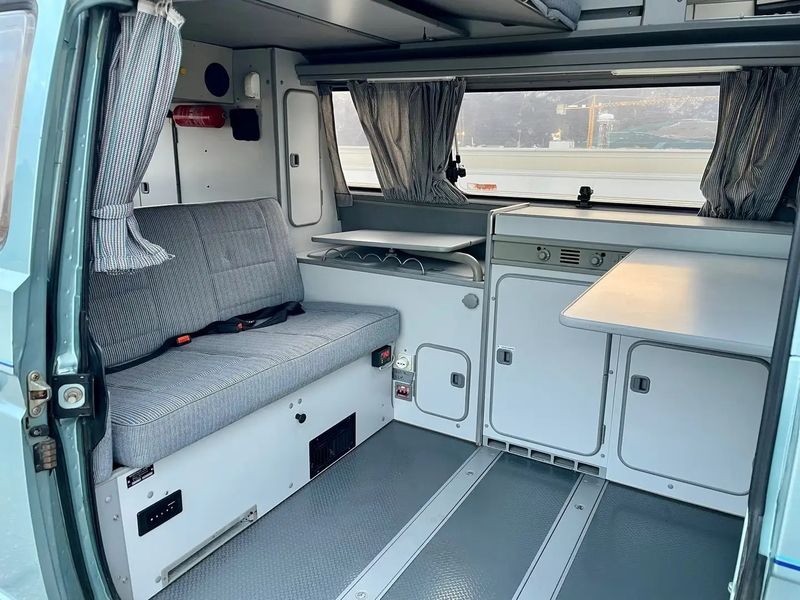 Volkswagen T4 • 1989 • 128,000 km 9