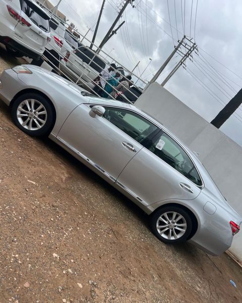 Lexus ES • 2011 • 92,200 km 2