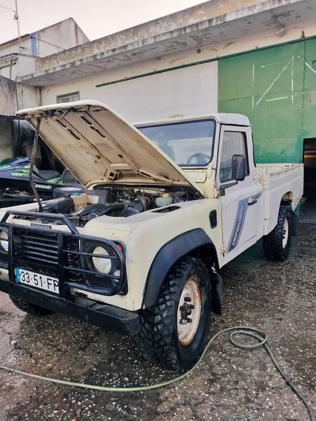Land Rover Defender • 2007 • 98,000 km 2