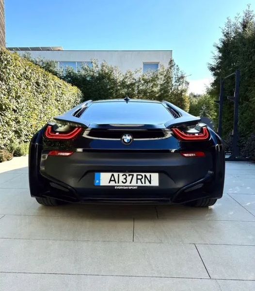 BMW i8 • 2016 • 70,000 km 2