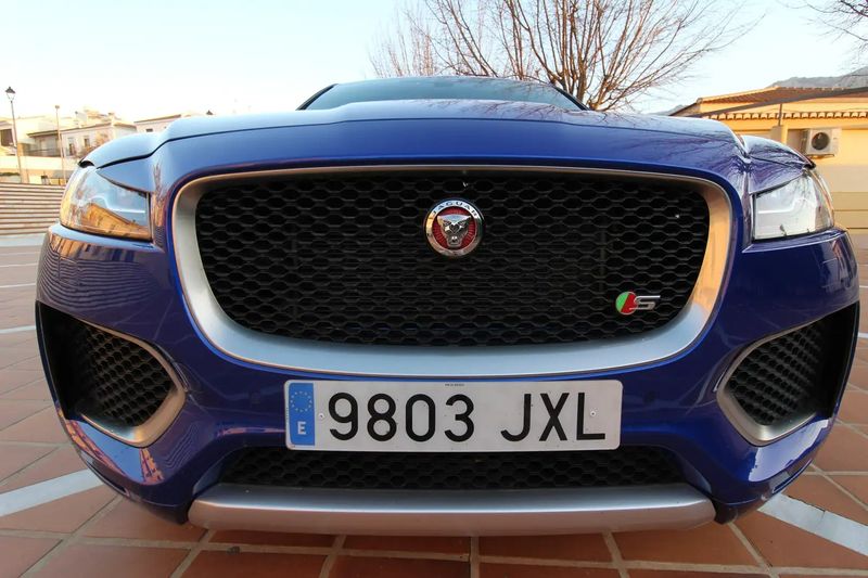 Jaguar F-Pace • 2017 • 99,000 km 4
