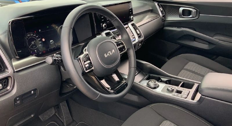 Kia Sorento • 2023 • 7,500 km 8