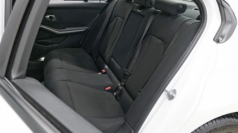 BMW 3 Series • 2019 • 106,800 km 12