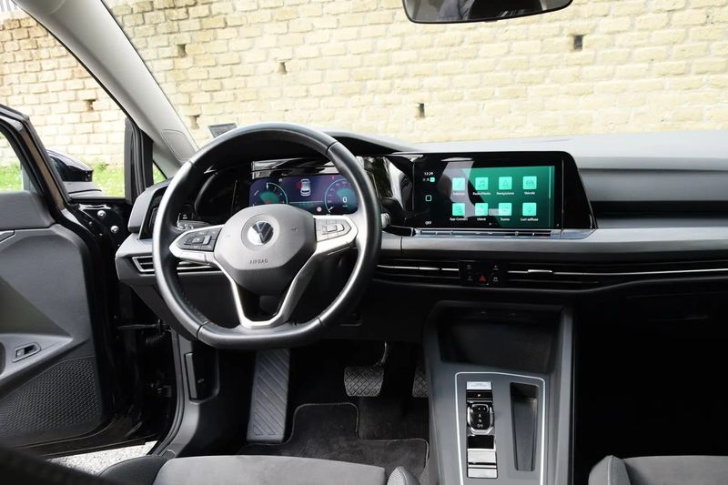 Volkswagen Golf • 2021 • 33,000 km 14