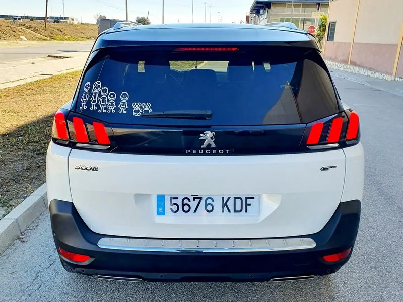 Peugeot 5008 • 2017 • 64,000 km 2