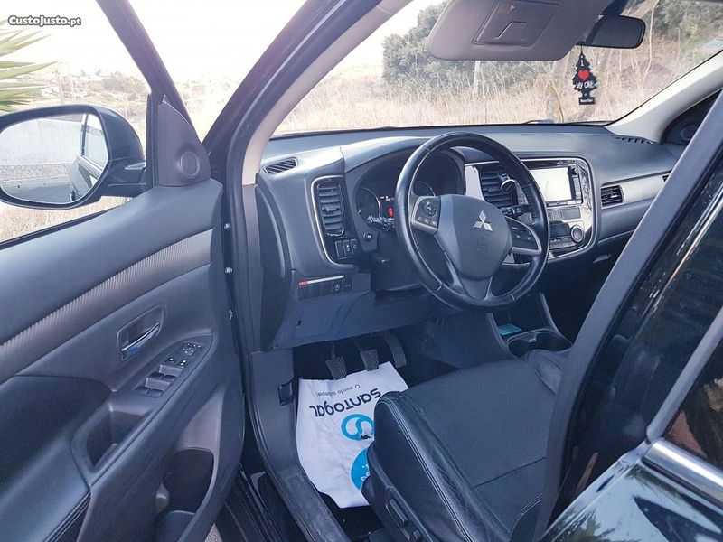 Mitsubishi Outlander • 2014 • 120,000 km 2