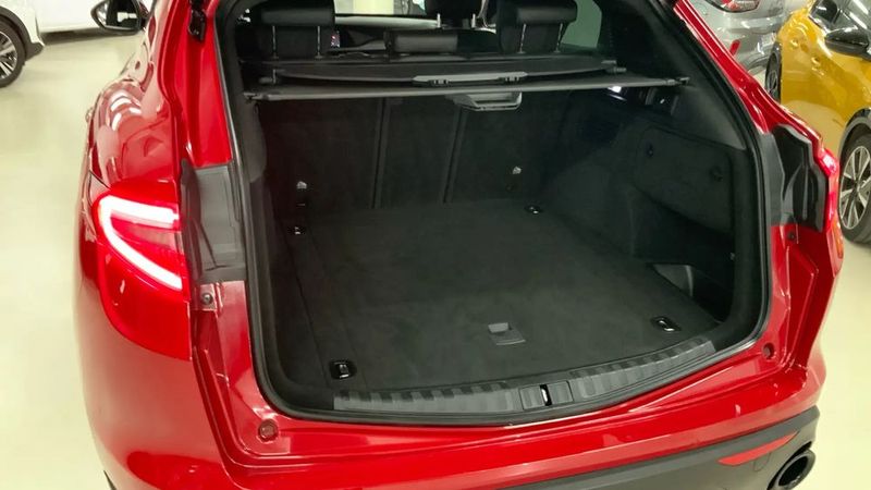 Alfa Romeo Stelvio • 2022 • 63,414 km 24