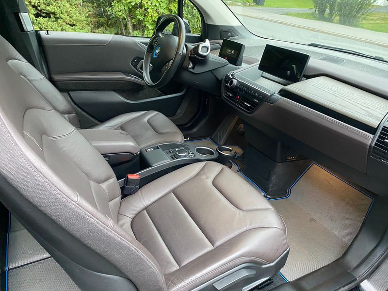 BMW i3 • 2019 • 26,000 km 4