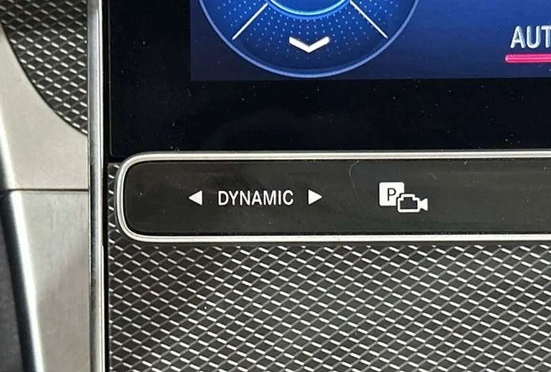 Mercedes-Benz GLC-Class • 2023 • 14,000 km 8