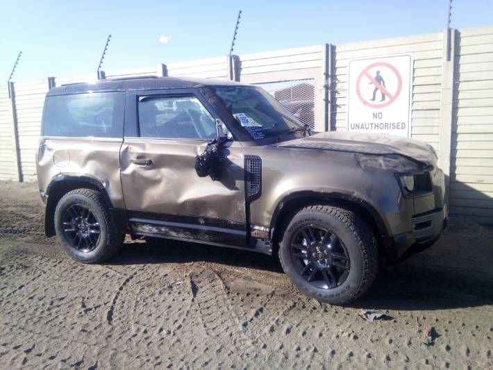 Land Rover Defender • 2021 • 75,225 km 7