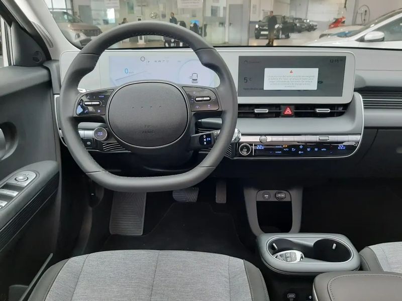 Hyundai Ioniq Electric • 2023 • 15,000 km 10