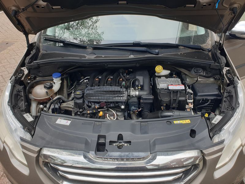 Peugeot 2008 • 2014 • 63,600 km 16