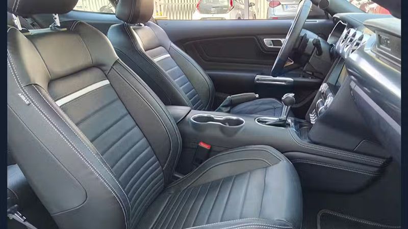 Ford Mustang • 2022 • 25,560 km 6