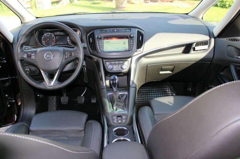 Opel Zafira • 2016 • 82,755 km 9