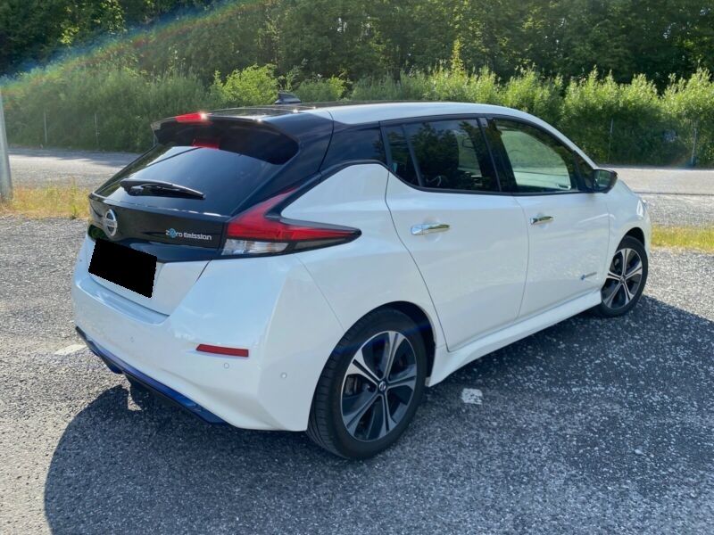 Nissan Leaf • 2018 • 130,000 km 2