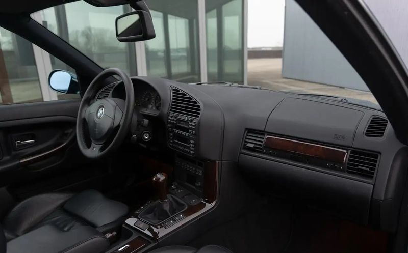 BMW M3 • 1998 • 86,000 km 4