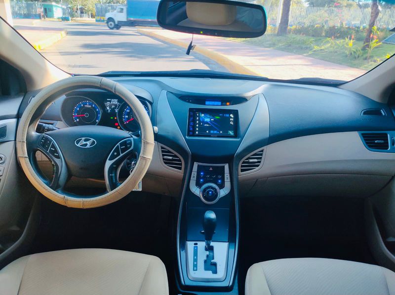 Hyundai Elantra • 2012 • 123,456 km 10