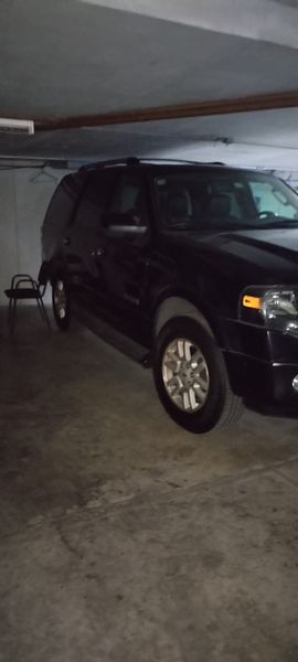 Ford Expedition • 2008 • 190,000 km 1