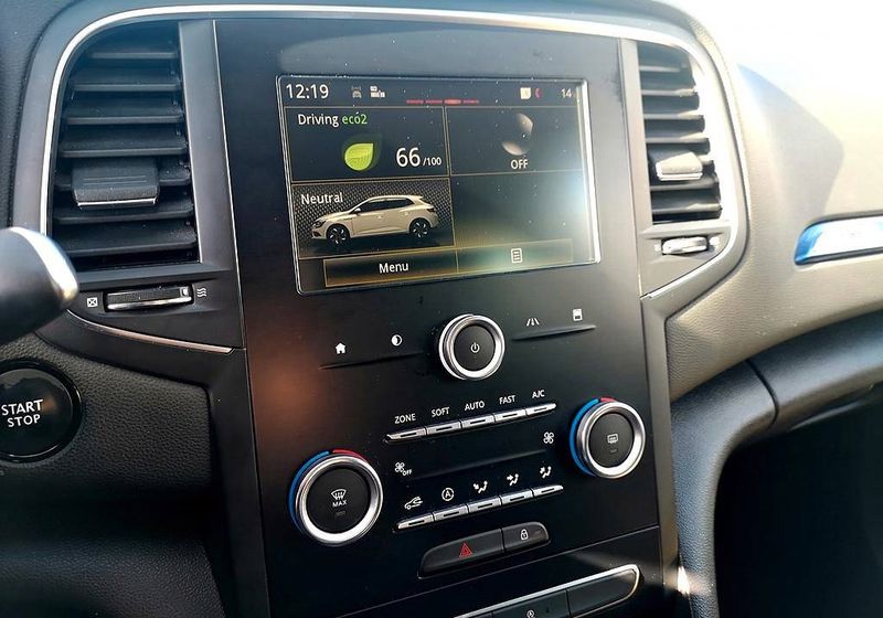 Renault Mégane • 2016 • 169,999 km 4