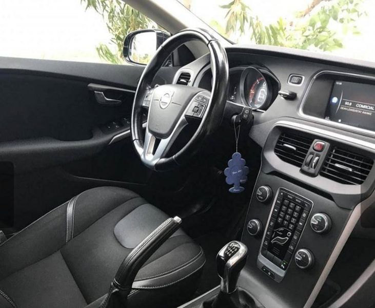 Volvo V40 • 2014 • 200,000 km 2
