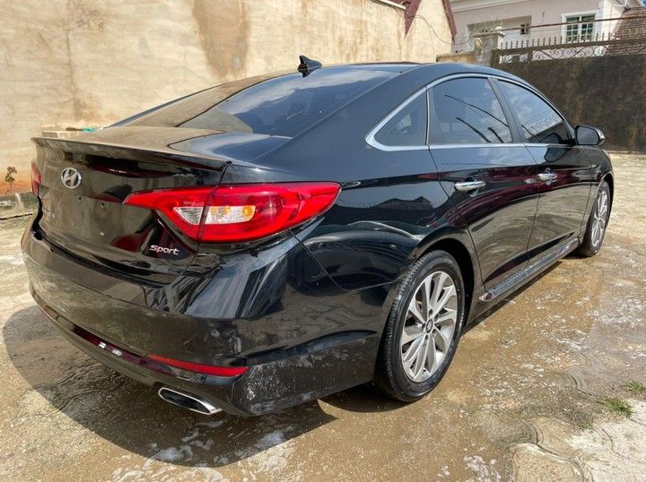 Hyundai Sonata • 2015 • 21 km 3