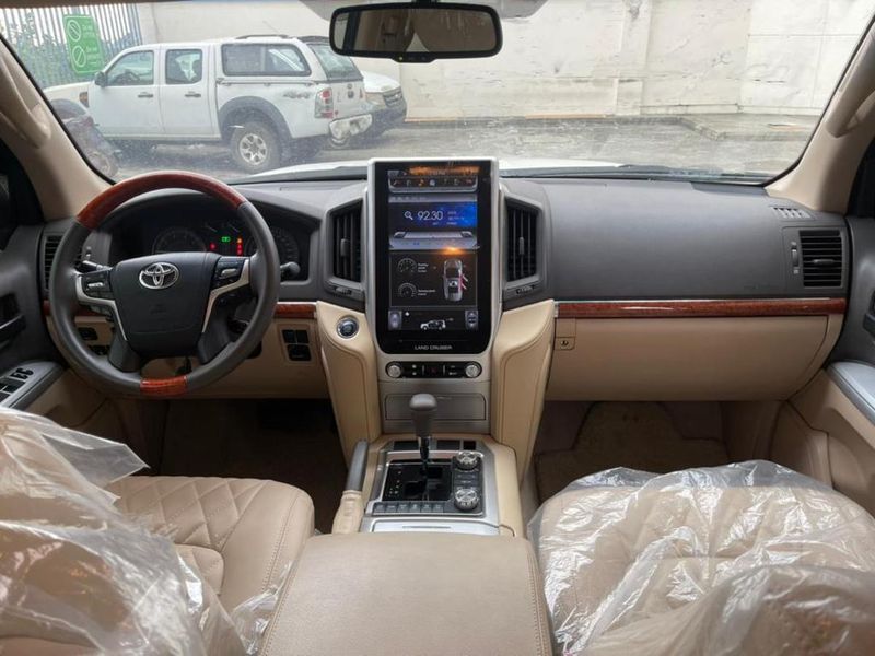 Toyota Land Cruiser • 2020 • 3 km 4