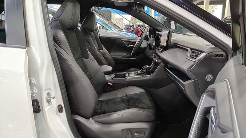 Toyota RAV4 • 2023 • 27,309 km 12